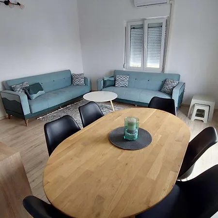 Apartment By The Sea - 19658 *